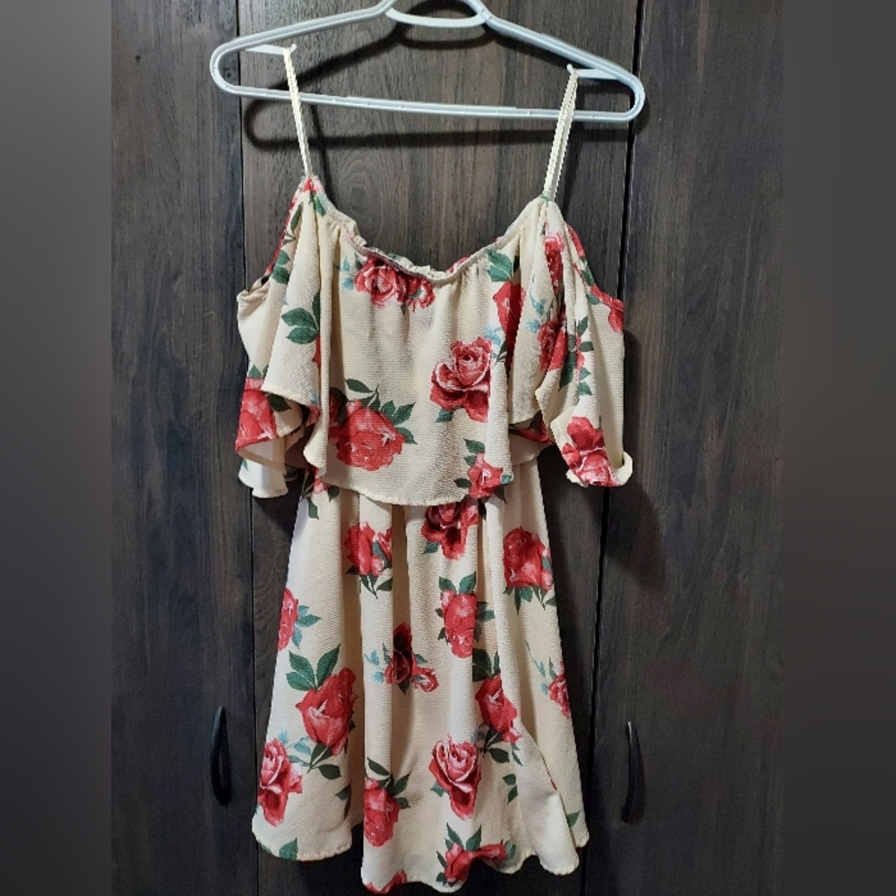 Cream colored floral La Banga off the shoulder dress size M junior Y2K